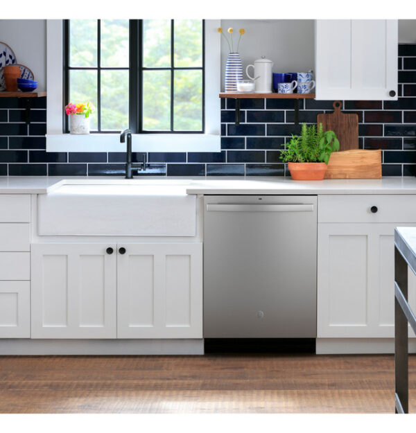 GE Dishwasher with Dry Boost™ & Bottle Jets - Powerful Cleaning - Image 3